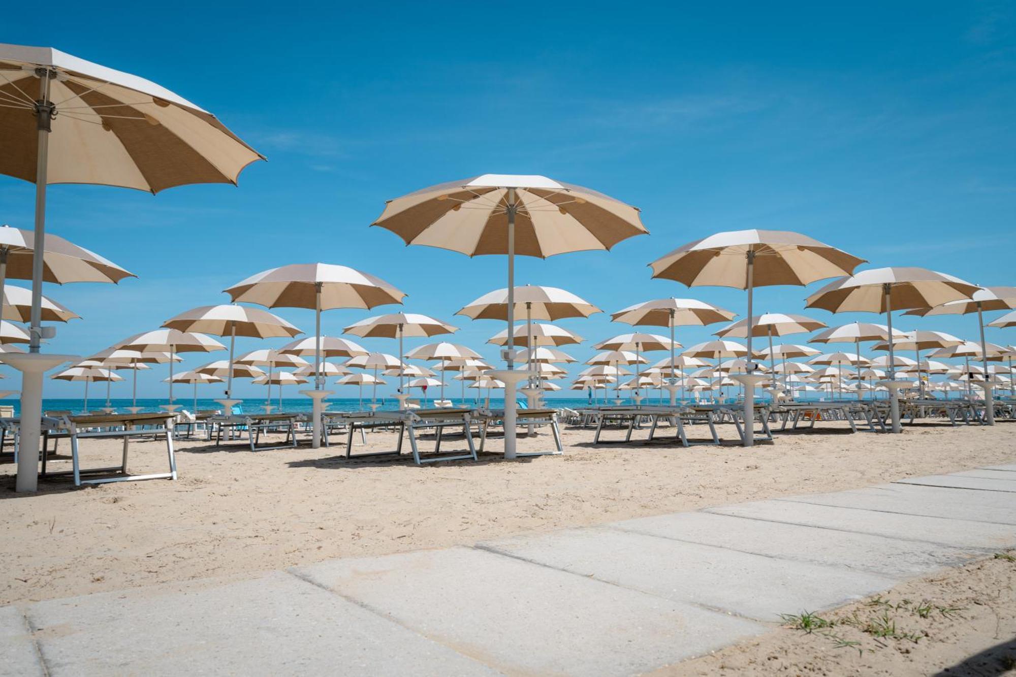 Club Del Sole Stork Family Collection Giulianova Exterior foto